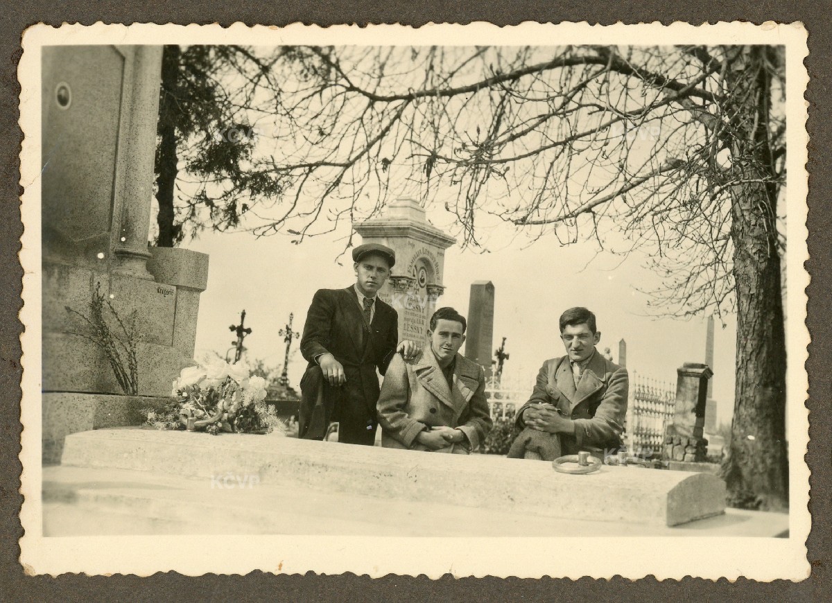  Na grobnici obitelji Kindler