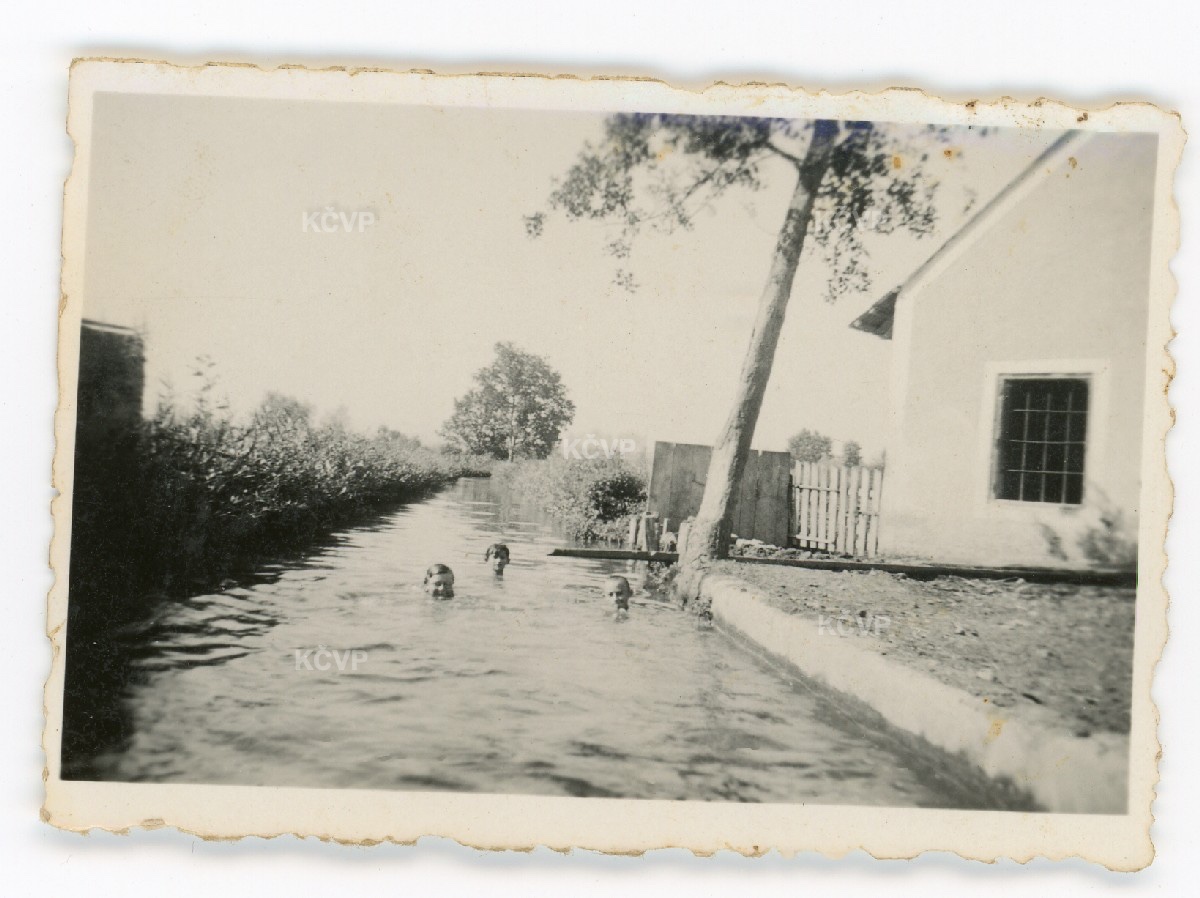 Kupanje u mlinskom kanalu